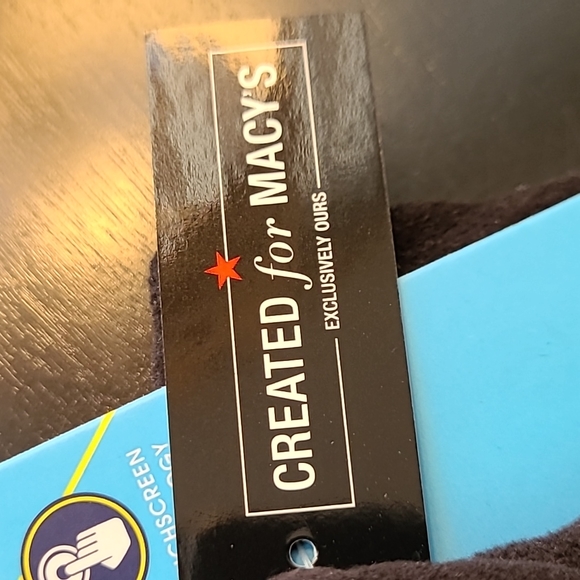 Isotoner touchscreen SmartDri gloves - Picture 10 of 11